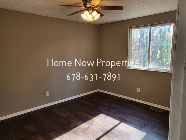 Building Photo - Beautiful 5 bedroom/3 bath in Stone Mountain!