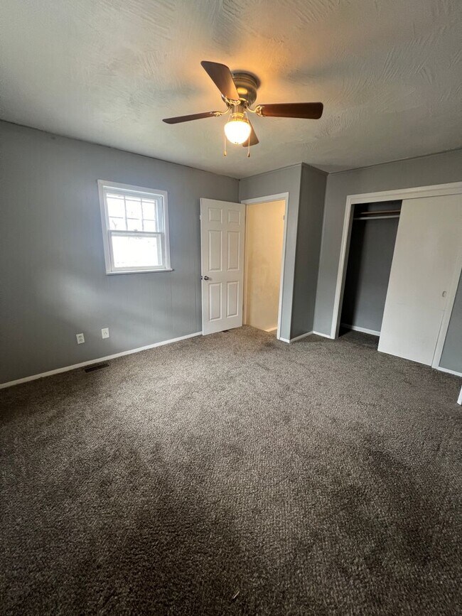 Building Photo - 3 bedroom and 1.5 bathroom house