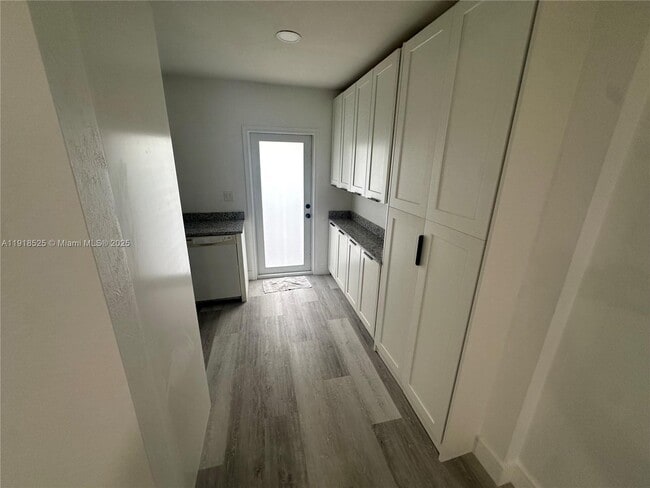 Building Photo - 1308 NW 13th Ct