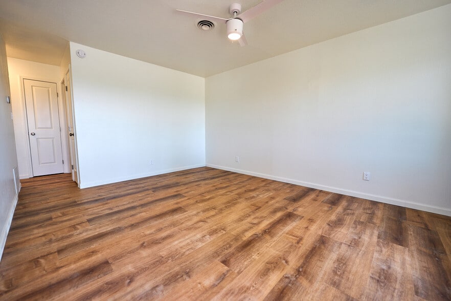 Living Room - 1116 E Fountain Blvd
