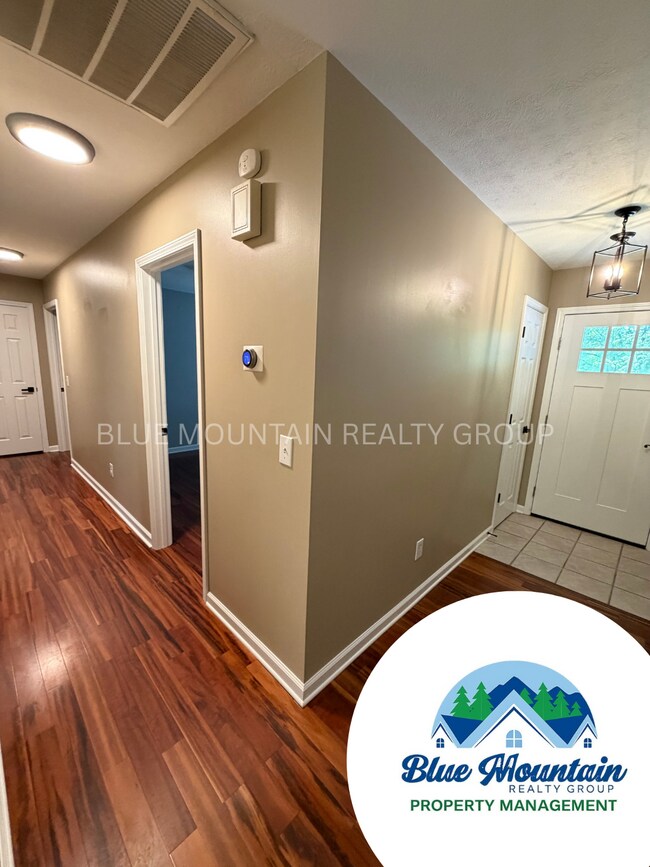Building Photo - Canton - Easy commute to Asheville only 23 minutes