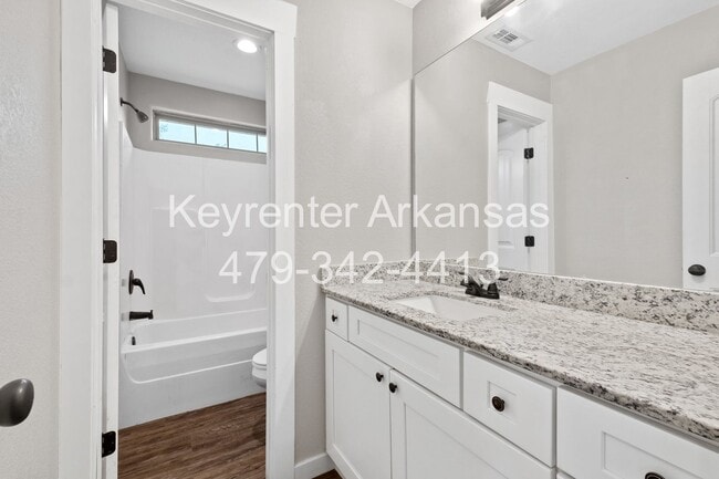 Building Photo - 445 Oakwoods Dr