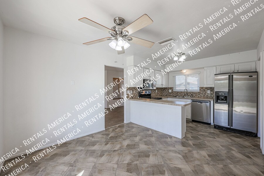 Building Photo - 913 W Jerome Cir