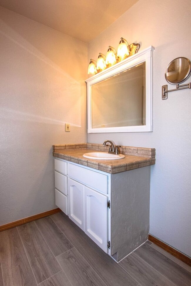 Building Photo - Williamson Valley Home with 3 Car Garage