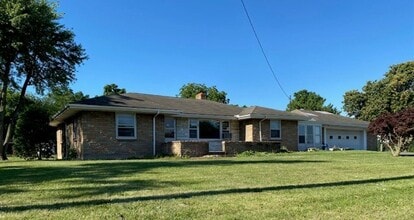 Building Photo - Large 3 Bedroom on Two Acres!