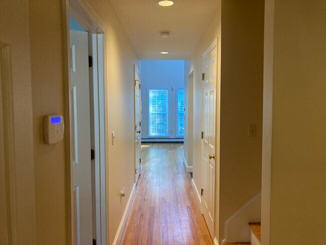 Building Photo - 9 Lupine Ct