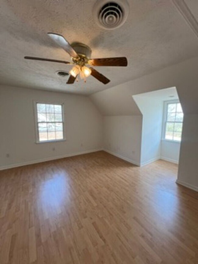 Building Photo - Single family home located in southern Rockbridge County minutes from I81