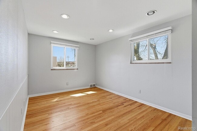 Building Photo - 1111 Holland St