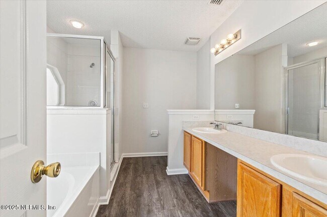 Building Photo - 700 Scarlet View Ct