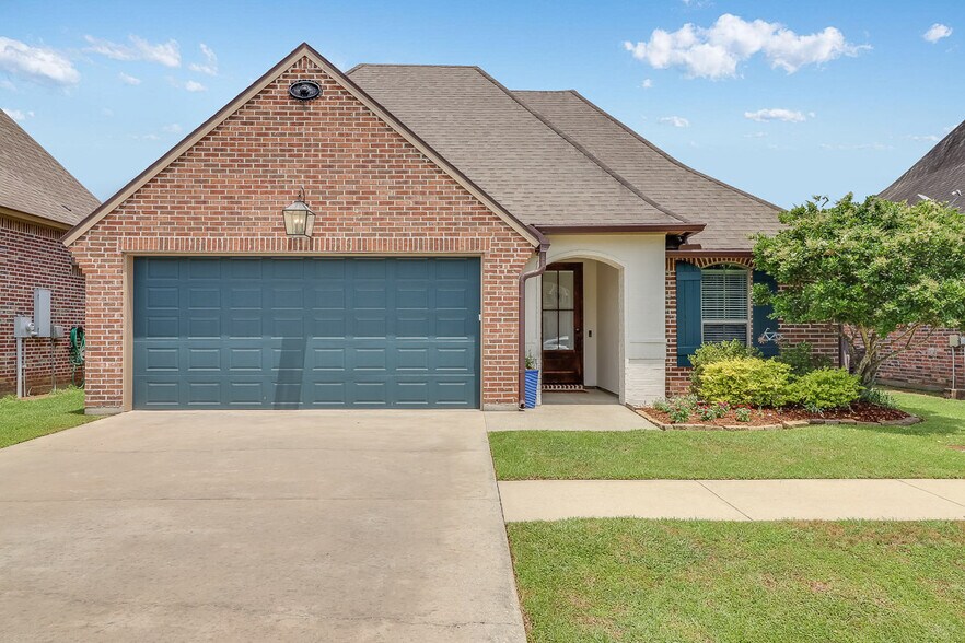 Primary Photo - 222 Crenshaw Dr