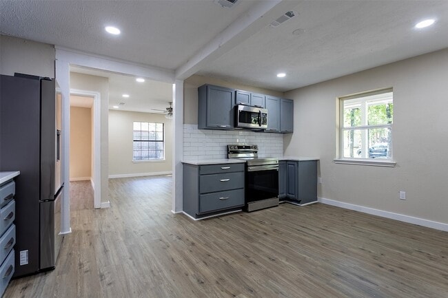 Building Photo - 840 Red Oak Ct