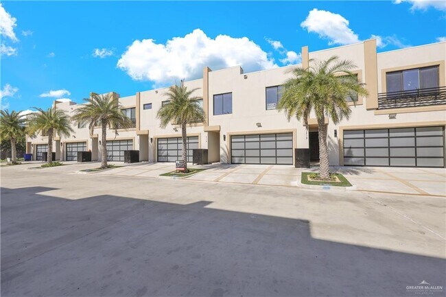 Building Photo - 18 Canary Ave