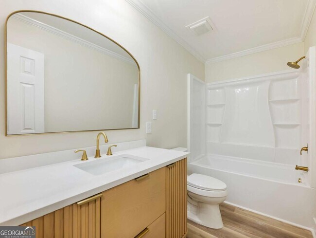 Building Photo - 605 Candler St