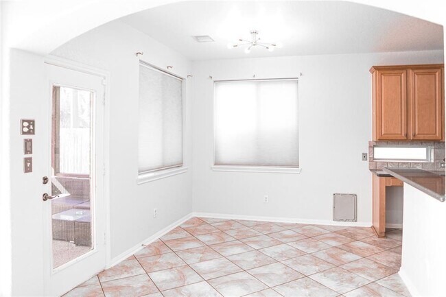 Building Photo - 10234 Five Oaks Ln