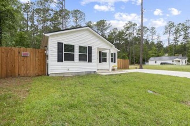 Building Photo - 629 Walnut Dr