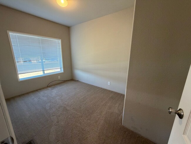 Building Photo - Stunning home with EVERYTHING you could want!