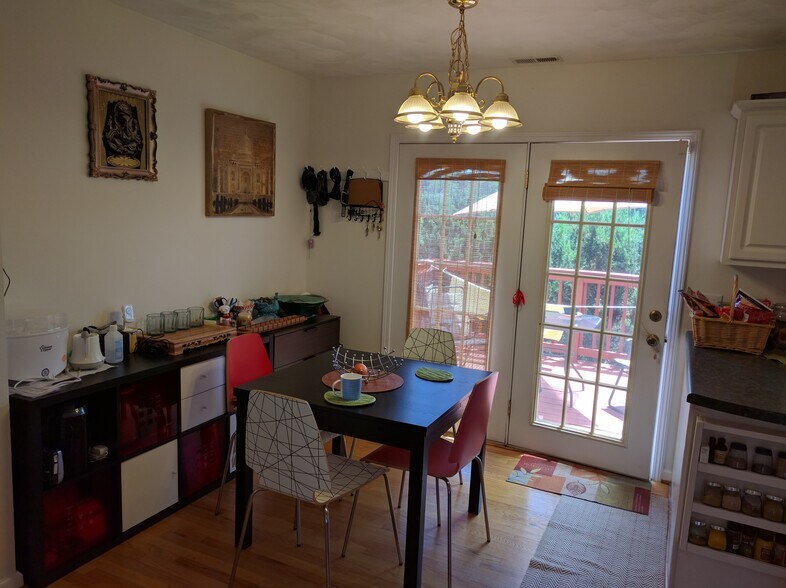 Building Photo - 709 Givens Ln