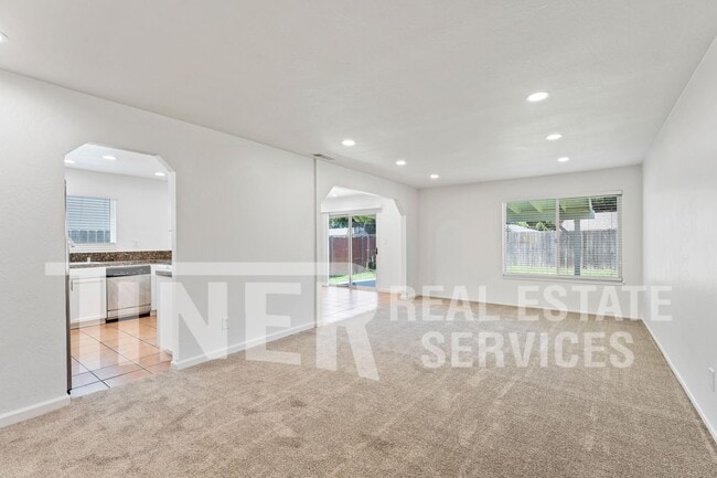 Building Photo - 2815 Erin Dr