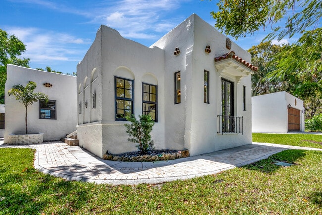 Primary Photo - 828 35th St