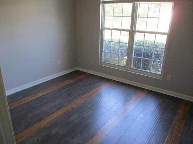 Building Photo - Great Location in Columbia County