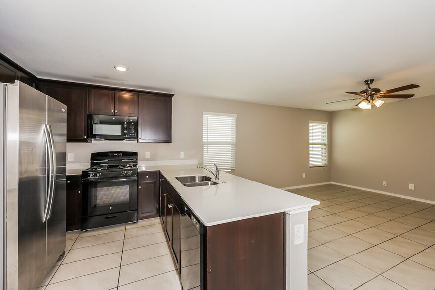Building Photo - 1149 Crestview Dr