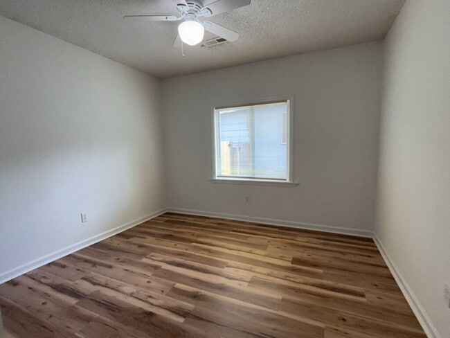 Building Photo - 227 Challedon Dr