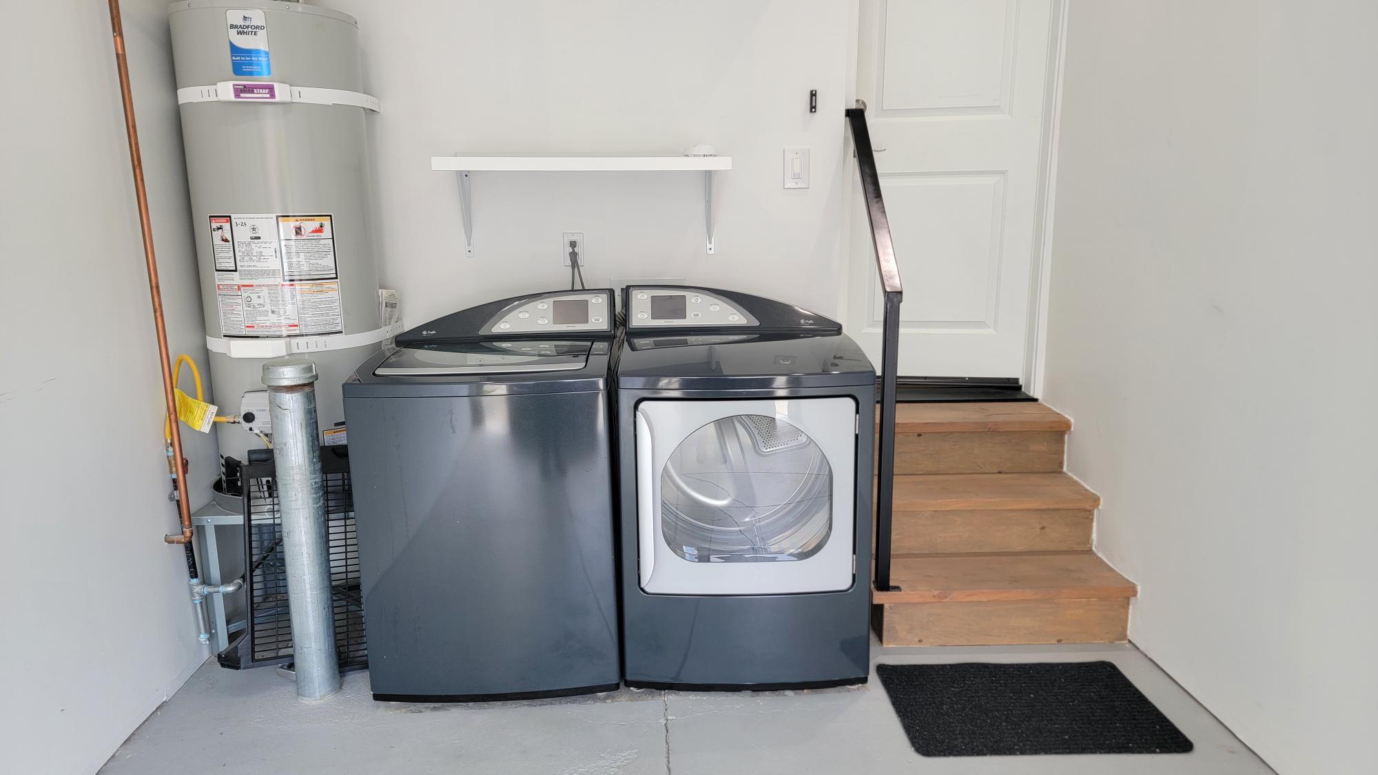 Garage/Laundry - 310 Cypress Ave