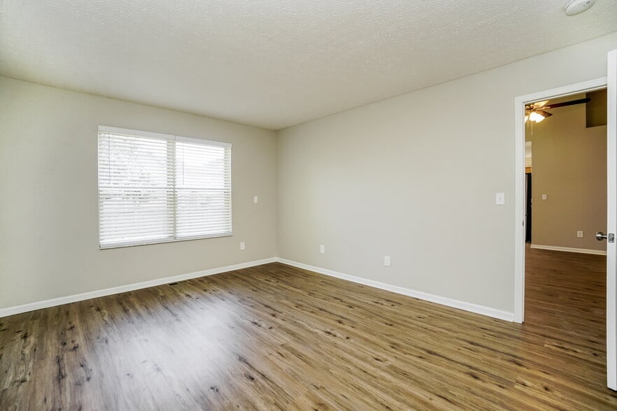 Building Photo - 5655 Dashshund Ct