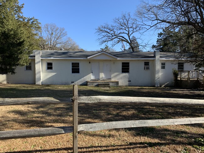 Building Photo - 838 Anita Rd