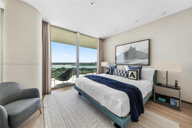 Building Photo - 10203 Collins Ave