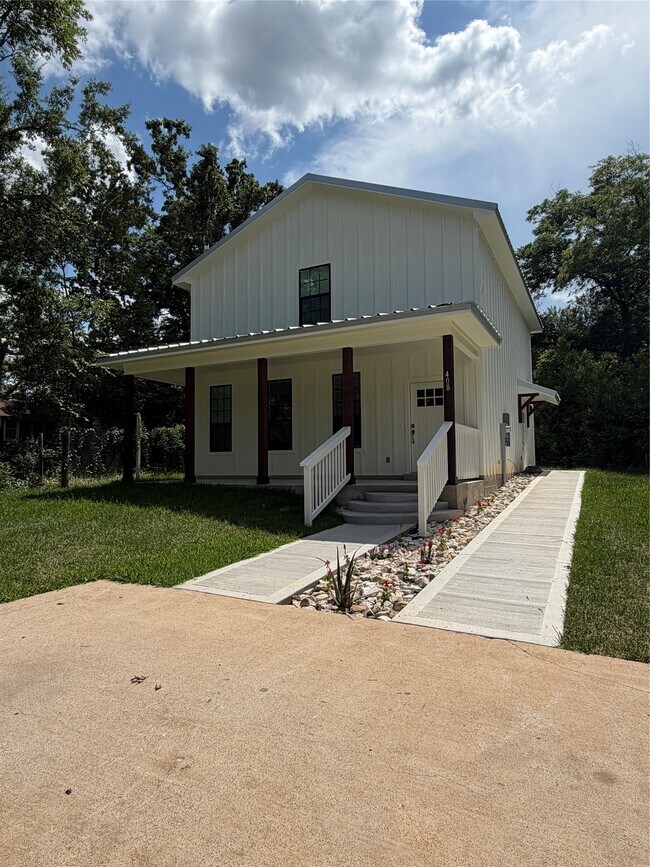 Building Photo - 408 Mary Ave