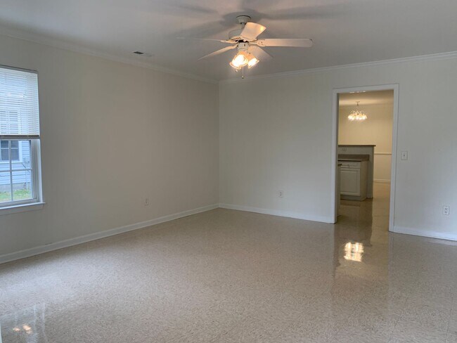 Building Photo - 3 Bedroom 2 Bath House on Victory Gardens ...