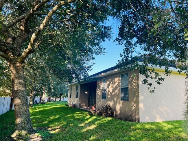 Building Photo - 4 Bed 2 Bath Single Family House For Rent