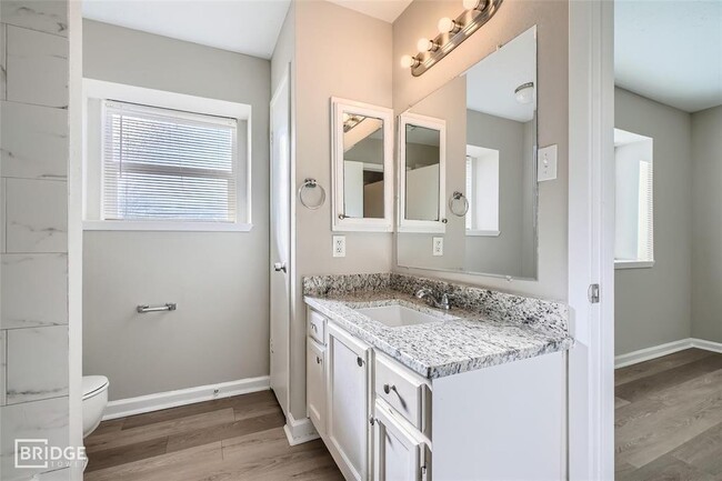 Building Photo - 2801 Custer Dr