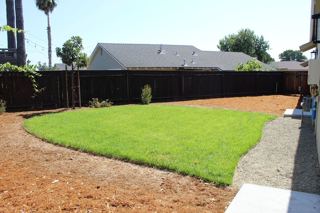 Building Photo - Completely Remodeled Central Ventura Home!