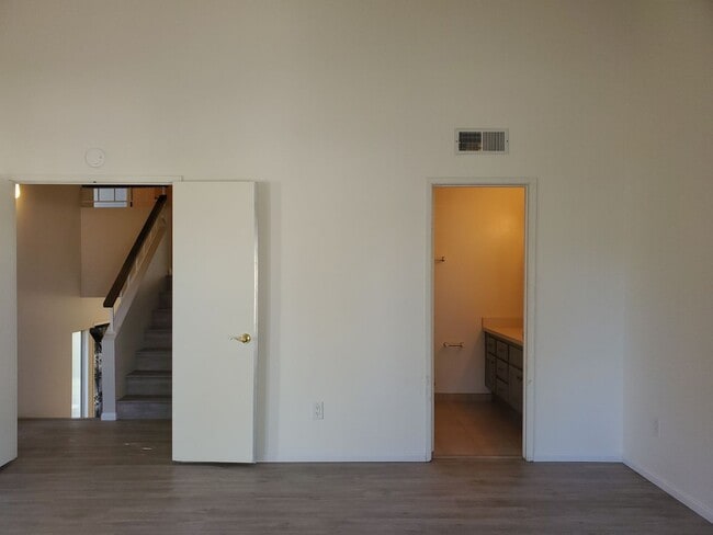 Building Photo - Fabulous Fletcher Hills remodeled townhome.