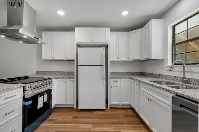 Building Photo - 2 bed/ 2 bath near Apalachee Pkwy!