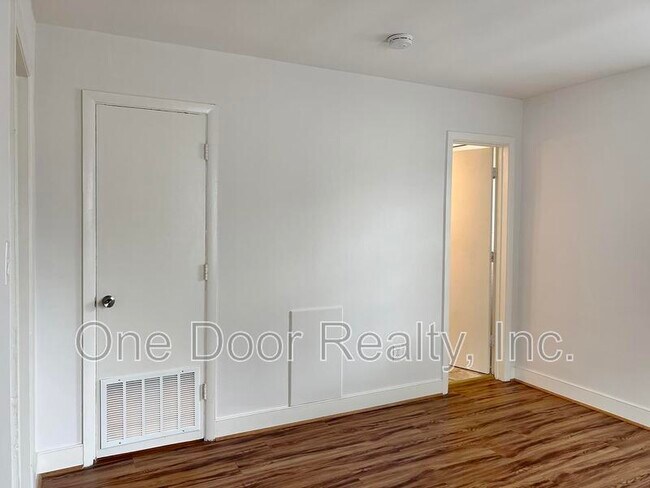 Building Photo - 732 Scotland St