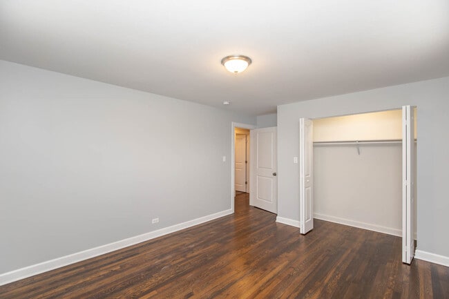 Building Photo - 6805 N Ridge Blvd