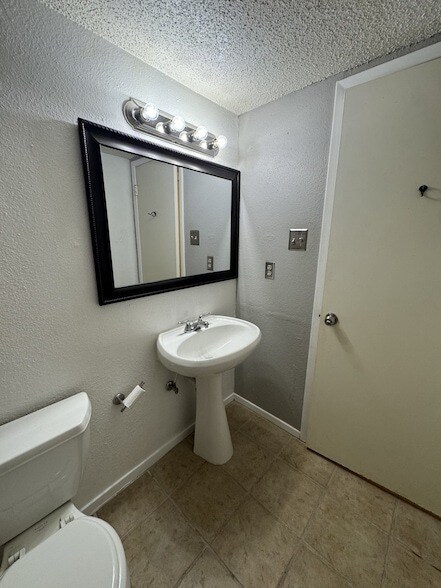 Building Photo - 13002 Leader St