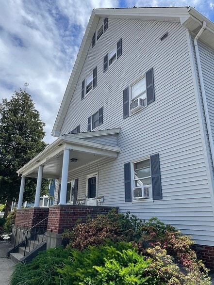 Building Photo - 229 Chapel St