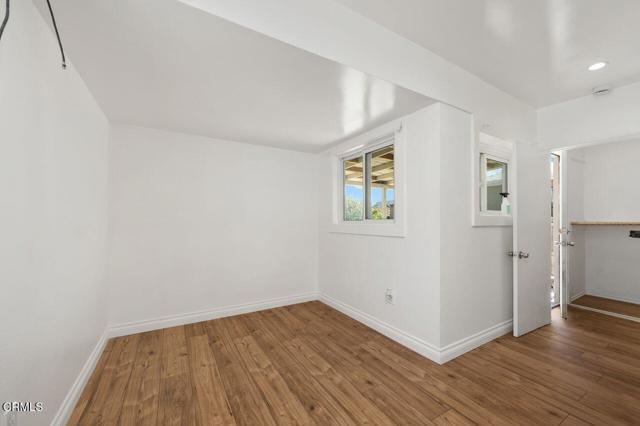 Building Photo - 1418 W 69th St