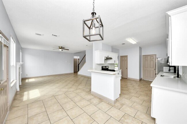 Building Photo - 2030 Winding Hollow Dr