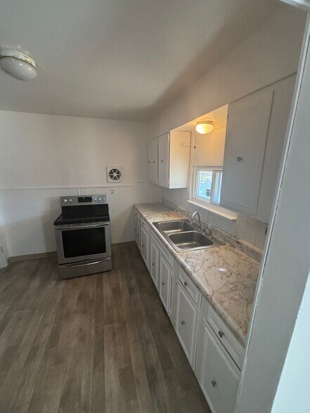 Building Photo - 4966 Claxton Ave