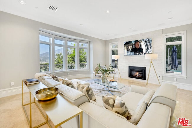 Building Photo - 386 Torrey Pines Dr