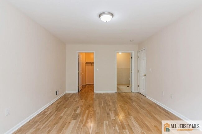 Building Photo - 17 Lackland Ave