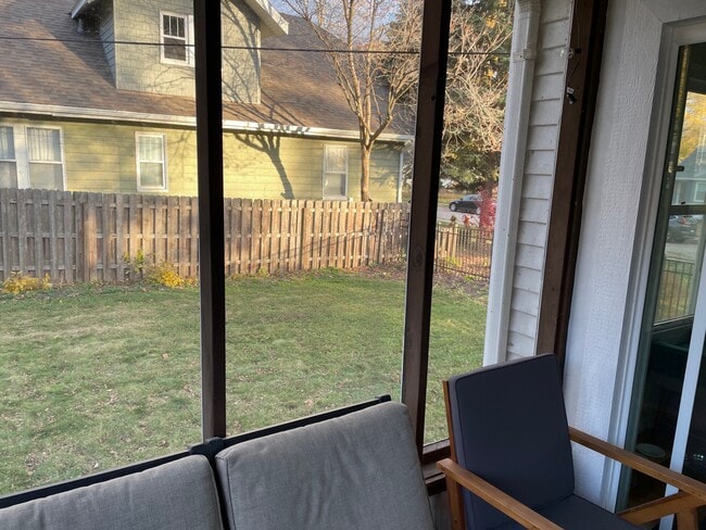 Porch. - 826 Hall St