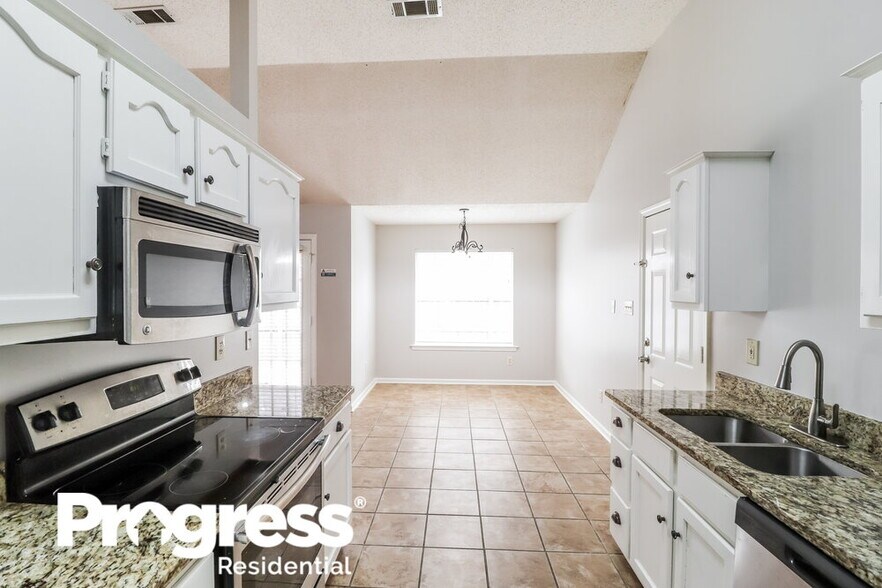 Building Photo - 9309 Garden Woods Cove