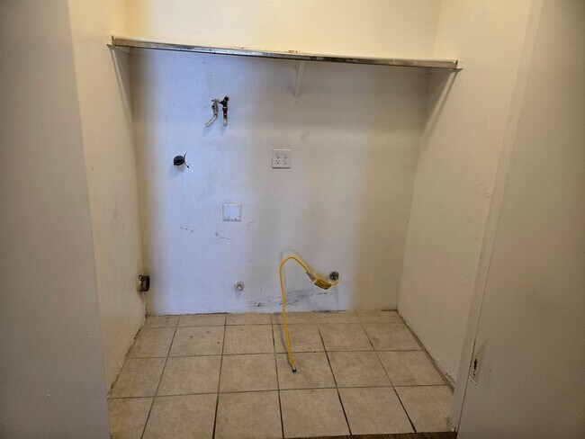 Building Photo - Lovely Ground Level 1 Bedroom 1 Bathroom In Irvine