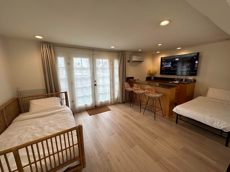 Building Photo - 1415 E Ocean Blvd